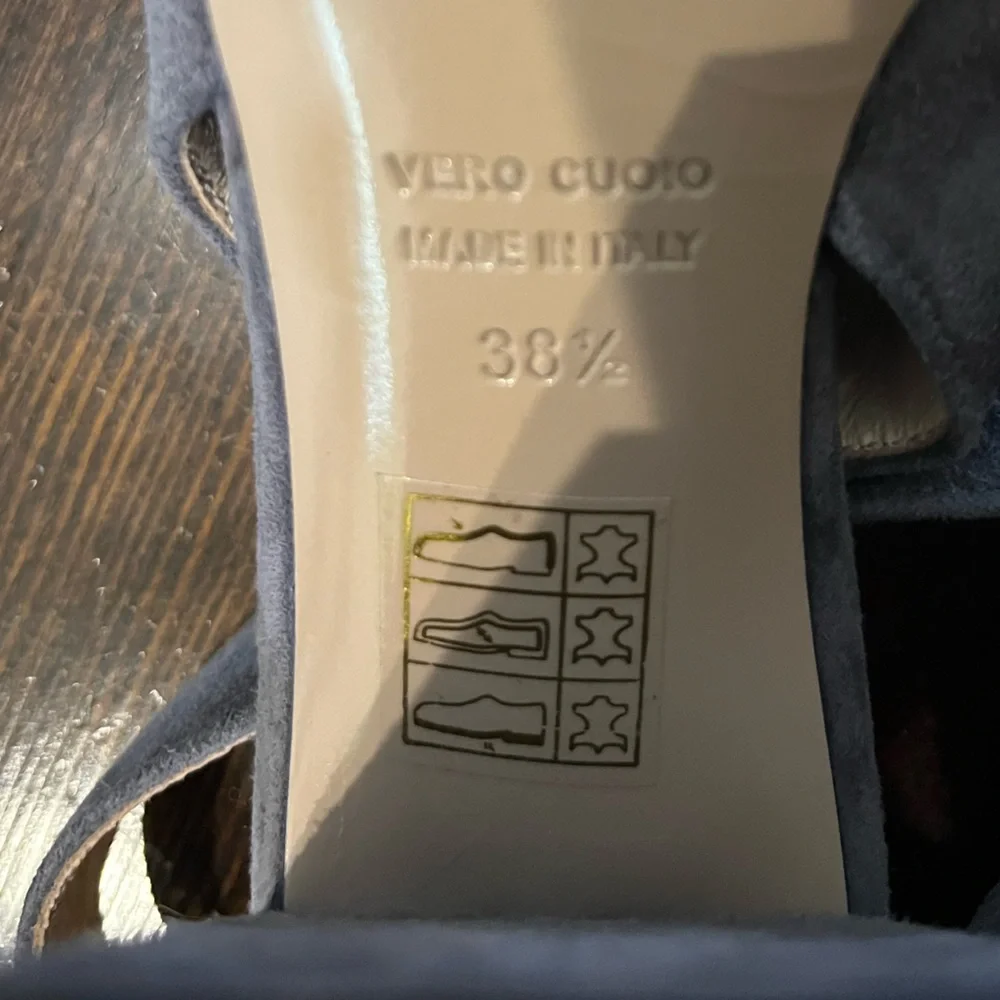 Barney’s New York Vero Cuoio Gray Pumps - Picture 5 of 5